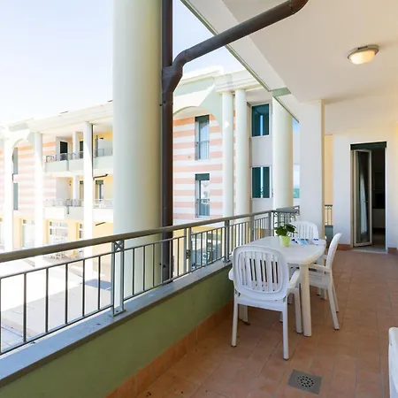 Farnie Lido Altanea Апартаменты Каорле