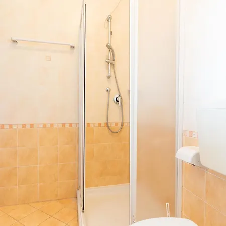 Farnie Lido Altanea Apartman *