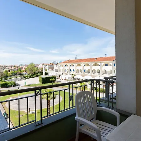 Farnie Lido Altanea 아파트