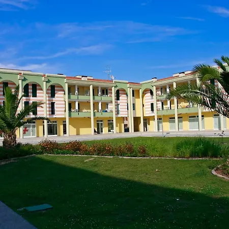 Farnie Lido Altanea *