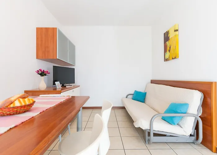 Farnie Lido Altanea Apartman *